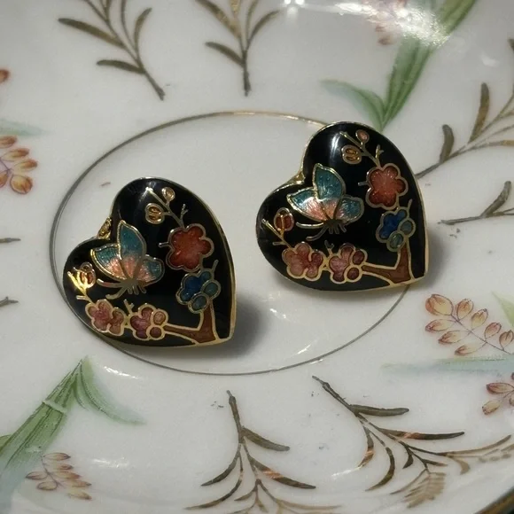 Vintage Black Floral Heart Earrings - Picture 2 of 3